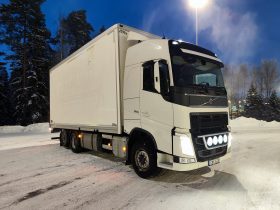 Skåpbil Volvo FH 2015 Euro 6